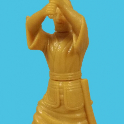 4. Samouraï avec sabre tenu à deux mains.